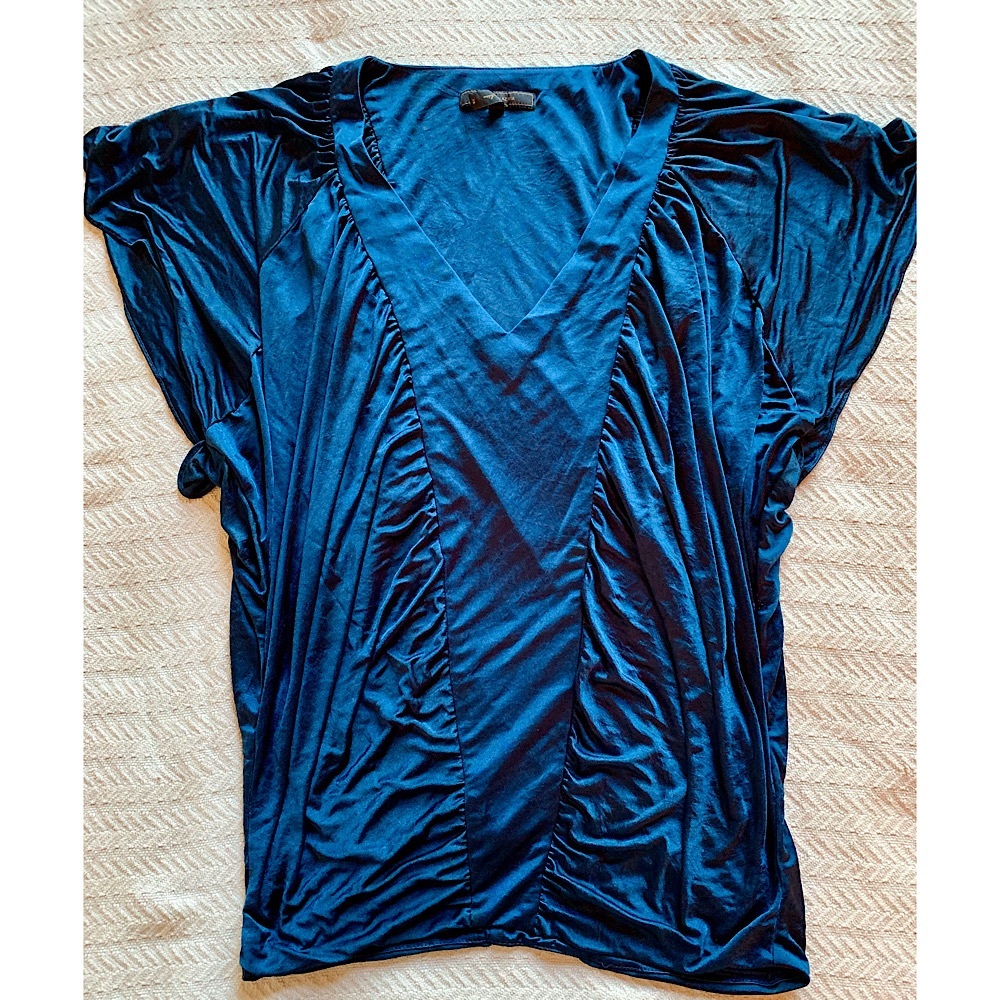 ✨BCBG MaxAzria Silky Batwing Top
